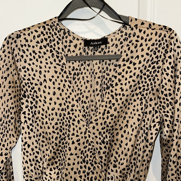 Animal print 🐆 romper size small - Picture 2 of 6